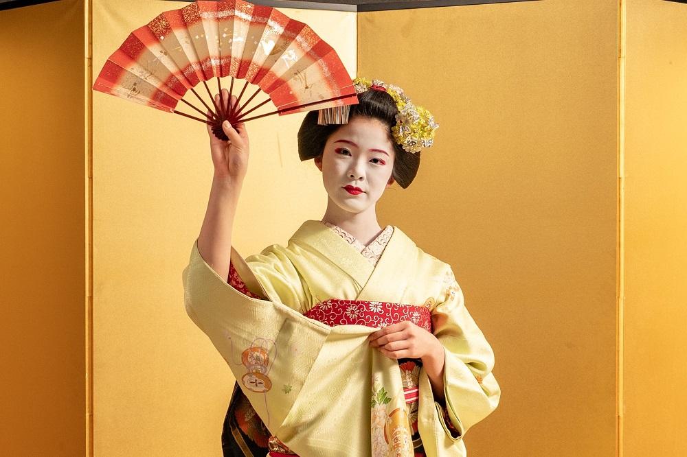 교토관광“OKOSHI”버스（GW）마이코상과의 저녁 식사+ 타카가미네 쇼잔 정원 야경 투어